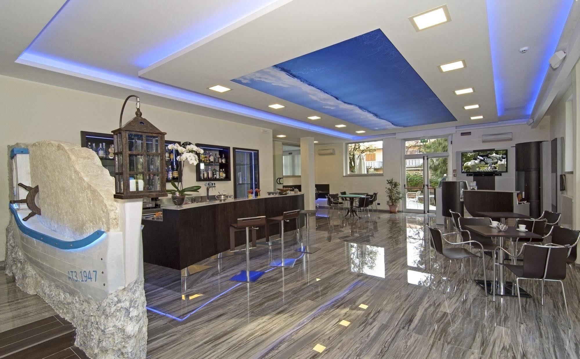 מרינה די מסה Hotel Roma מראה חיצוני תמונה